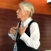 Schwester Karoline weiss zu fesseln